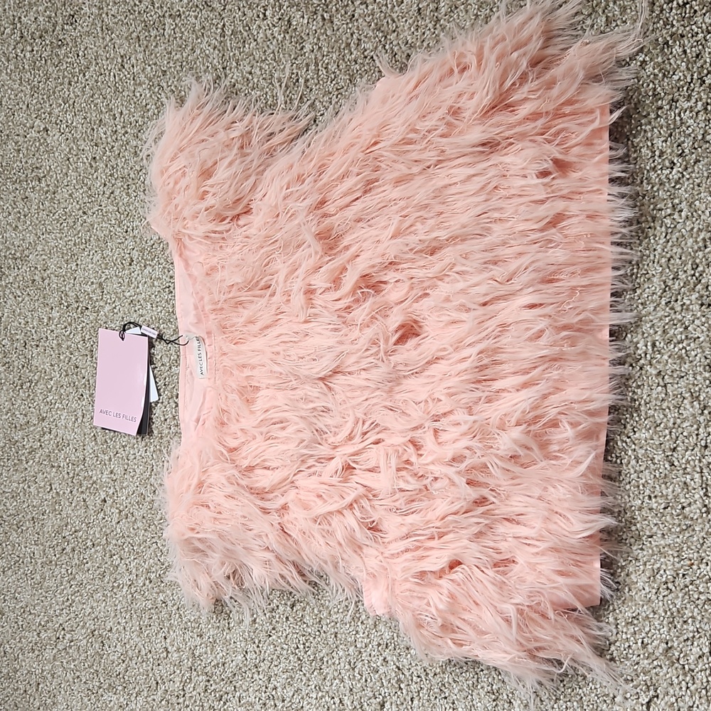 NWT AvecLes Filles Pink Faux Fur Sleeveless Top
